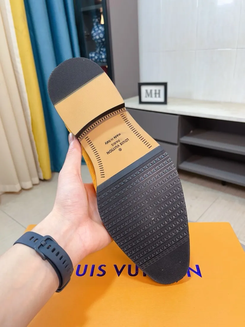 Ex-factory price 720🌹🌹High version [LV] Louis Vuitton's popular casual leather shoes🎖Fashionable and elegant🎖🎖Material: Original imported open-edge beaded cowhide, washed cowhide leather lining, original open-molded rubber outsole, high-end and classy, ​​elegant quality, instantly transforming into a handsome man ❤❤Standard\nNumber: 38-44